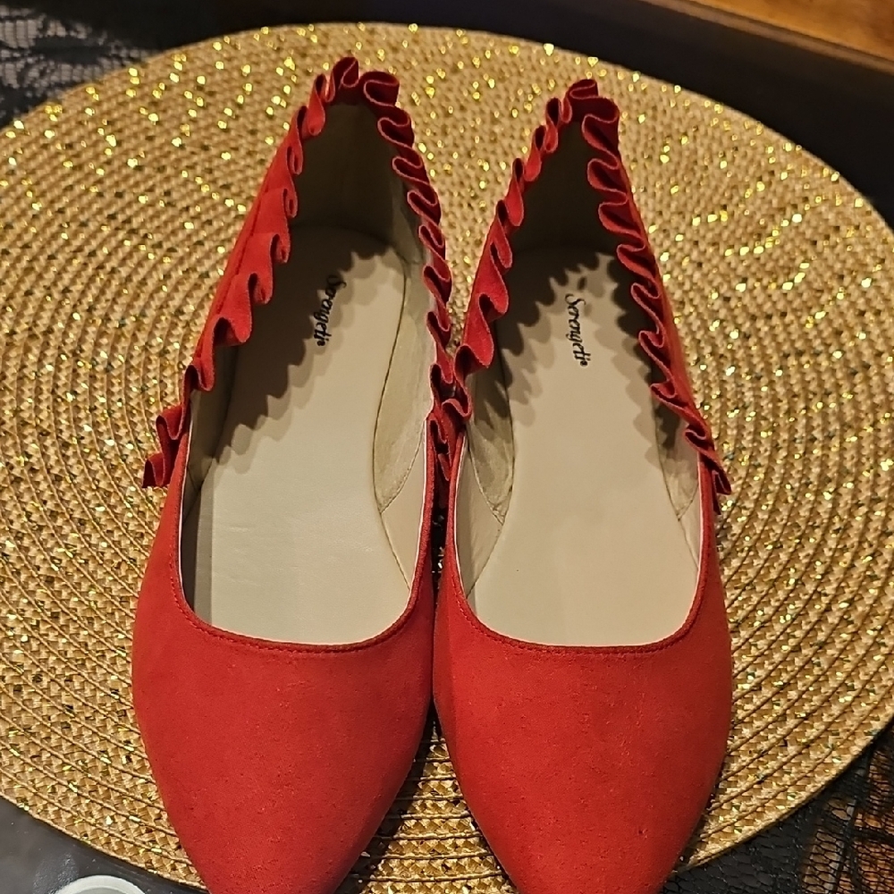 Serengeti Red Ruffled Flats - Picture 5 of 6